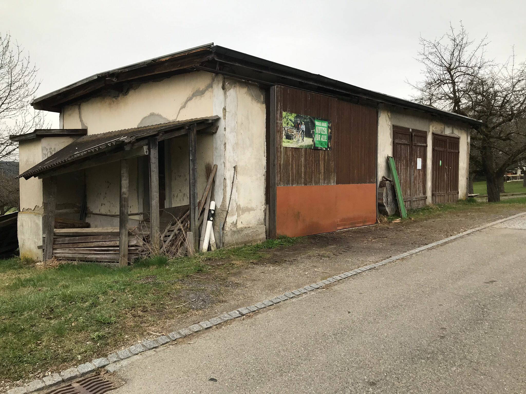 Das ungenutzte Stickereigebäude vor dem Umbau